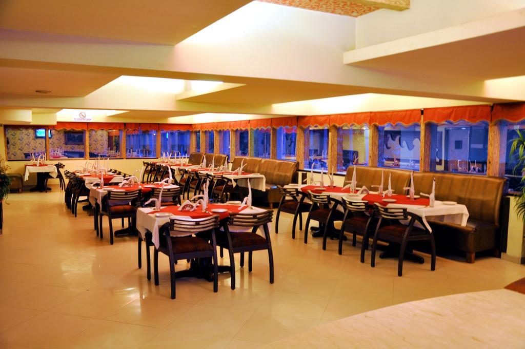 Hotel Pr Residency Amritsar Restoran fotoğraf
